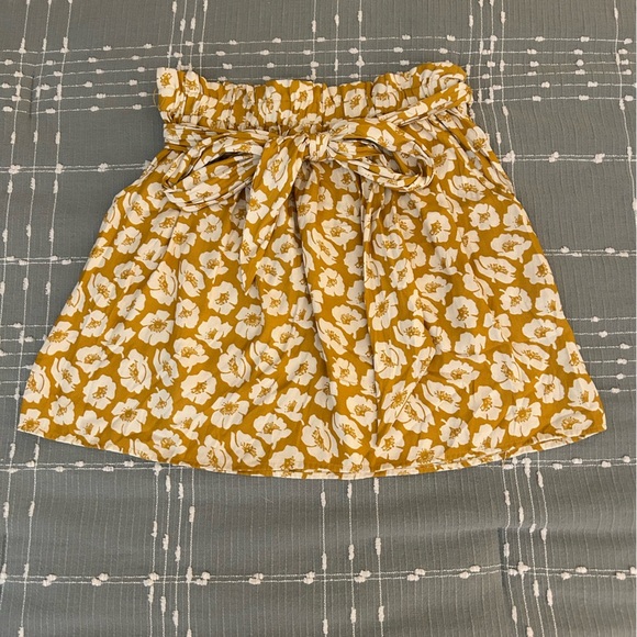 American Eagle Outfitters Dresses & Skirts - American Eagle Floral Yellow mini Skirt size S